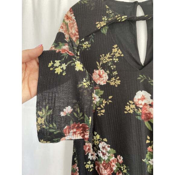 NWT Francesca's Trixxi Black Floral Soft Keyhole Shift Dress Womens Size Medium - Picture 2 of 12